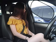 南韓美女把車開到戶外在車裡自慰刺激